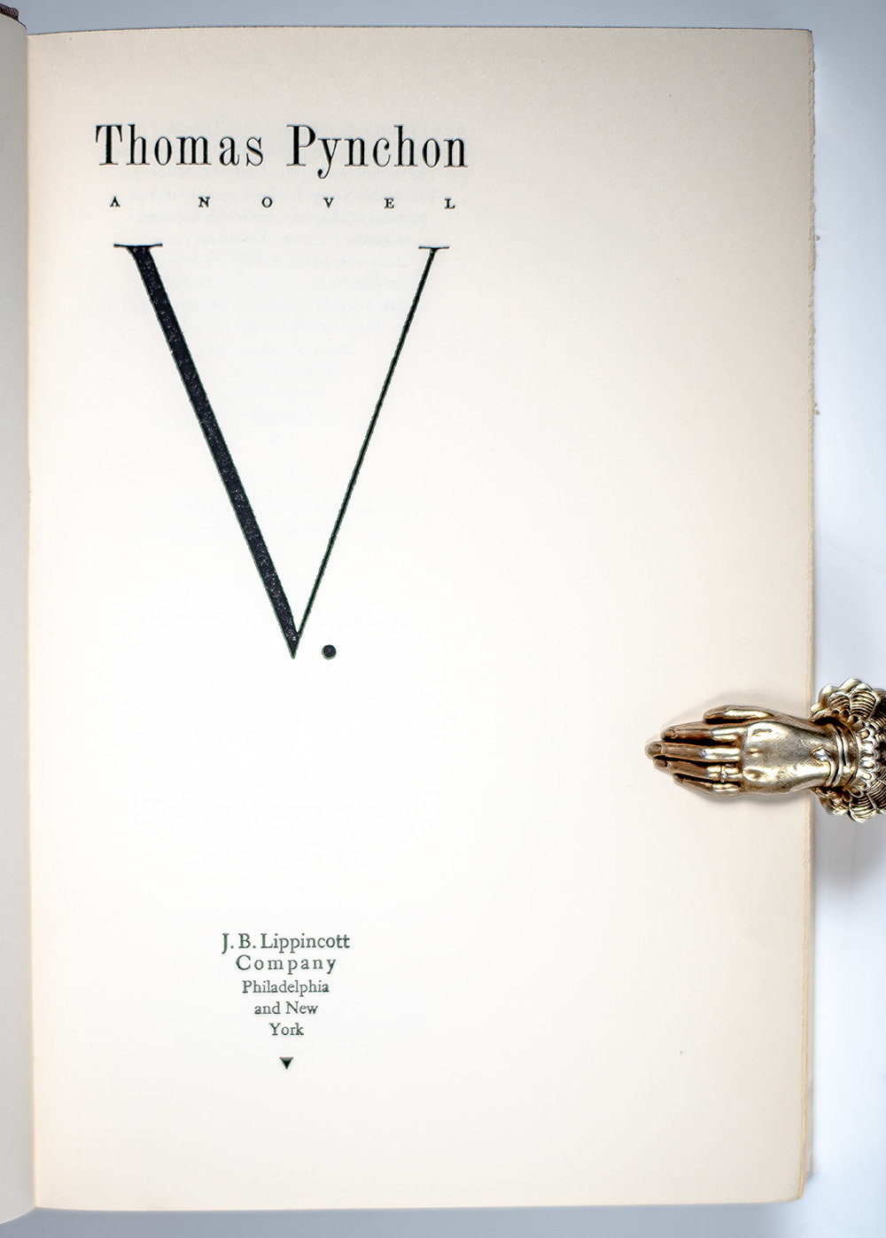 V: A Novel by Thomas Pynchon
