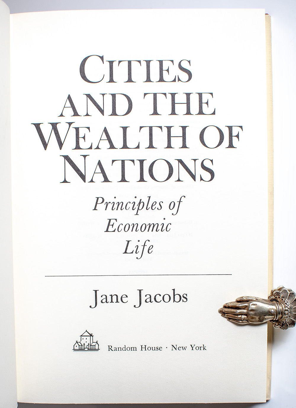 Cities and the Wealth of Nations: Principles of Economic Life.