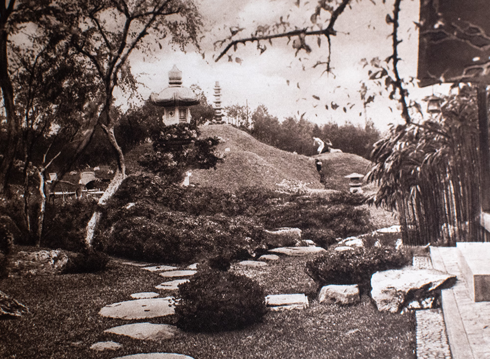 Shanghai of To-day-A Souvenir Album of Thirty-Eight Vandyke Prints of "The Model Settlement."